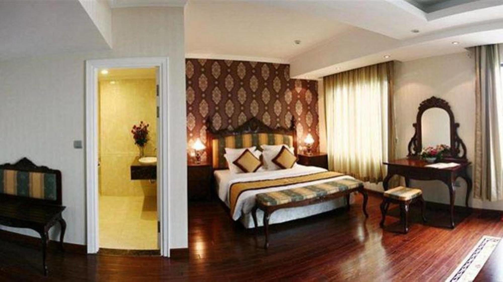 Royal Gate Hotel Hanoï Extérieur photo