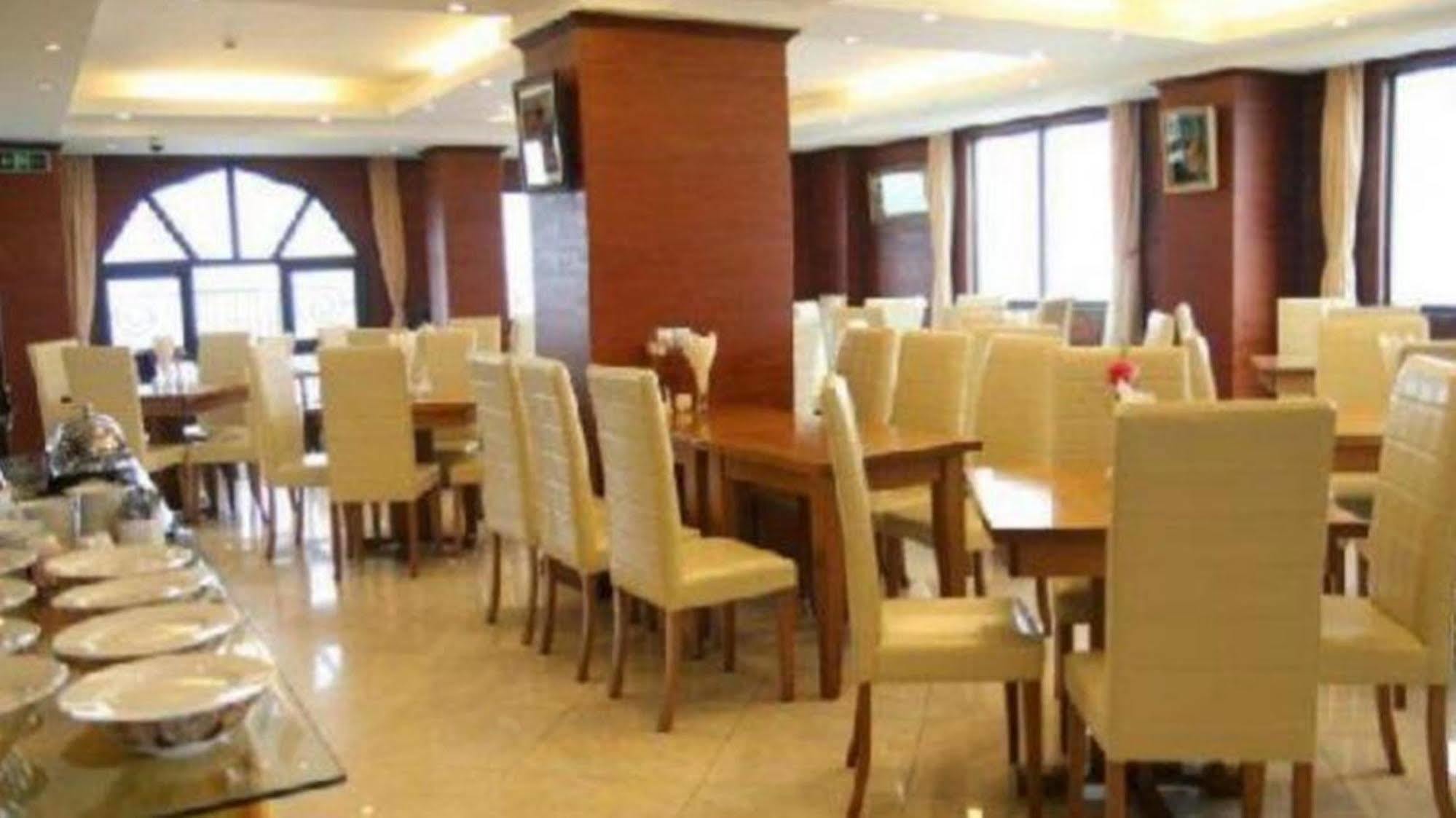 Royal Gate Hotel Hanoï Extérieur photo